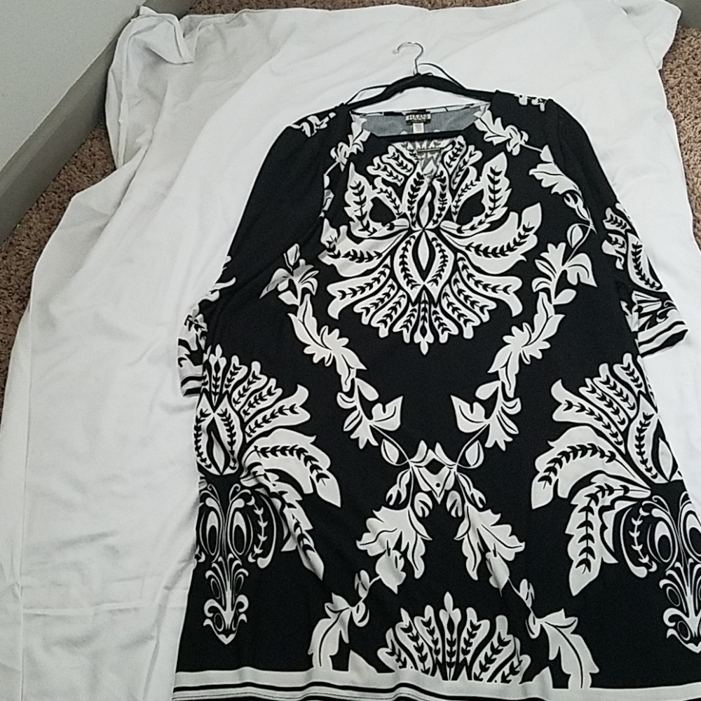 Black and white sheath dress